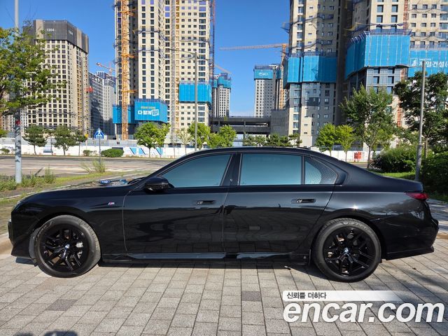 BMW i7 eDrive 50 M Sport — пробег 34 400 км — фото 5 из 5