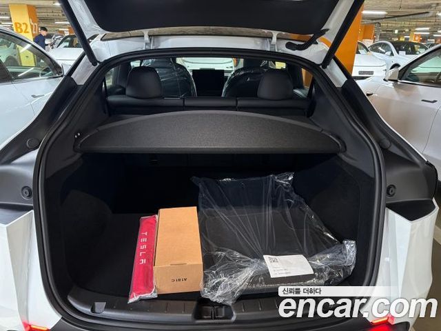 Tesla Model Y Premium RWD — пробег 1 км — фото 5 из 5