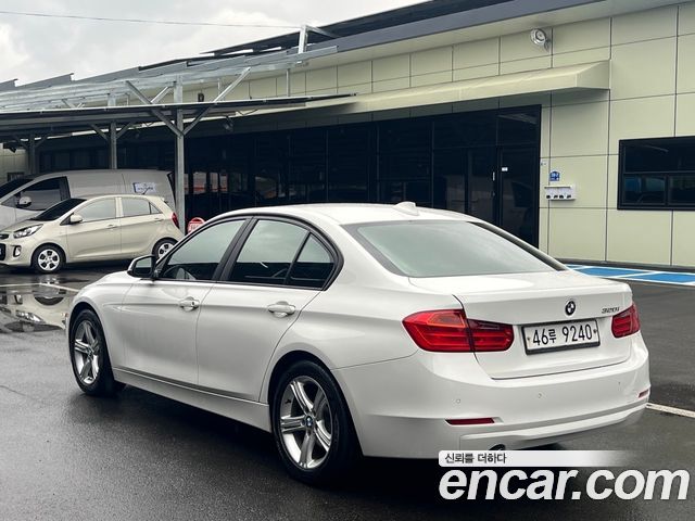 BMW 3-Series 320i — пробег 147 556 км — фото 4 из 5