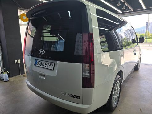 Hyundai Staria HEV 1.6 Cargo 5-Seater Modern — пробег 50 000 км — фото 3 из 5