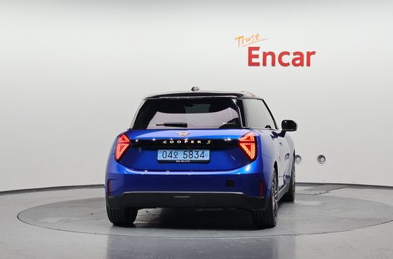 Mini Cooper SE Favoured — пробег 4 920 км — фото 4 из 5