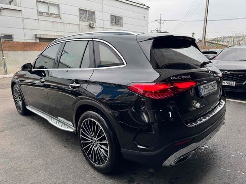 Mercedes-Benz GLC-Class GLC300 4MATIC AMG Line — пробег 22 000 км — фото 2 из 5