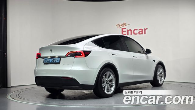 Tesla Model Y Long Range AWD — пробег 72 658 км — фото 2 из 5