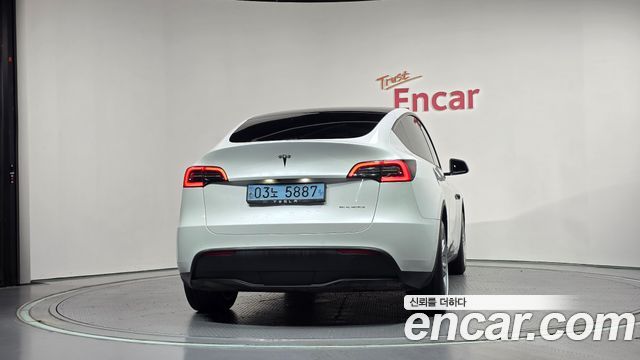 Tesla Model Y Long Range AWD — пробег 72 658 км — фото 4 из 5