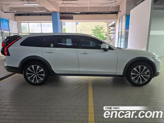 Volvo V90 B5 Ultimate AWD — пробег 9 238 км — фото 4 из 5