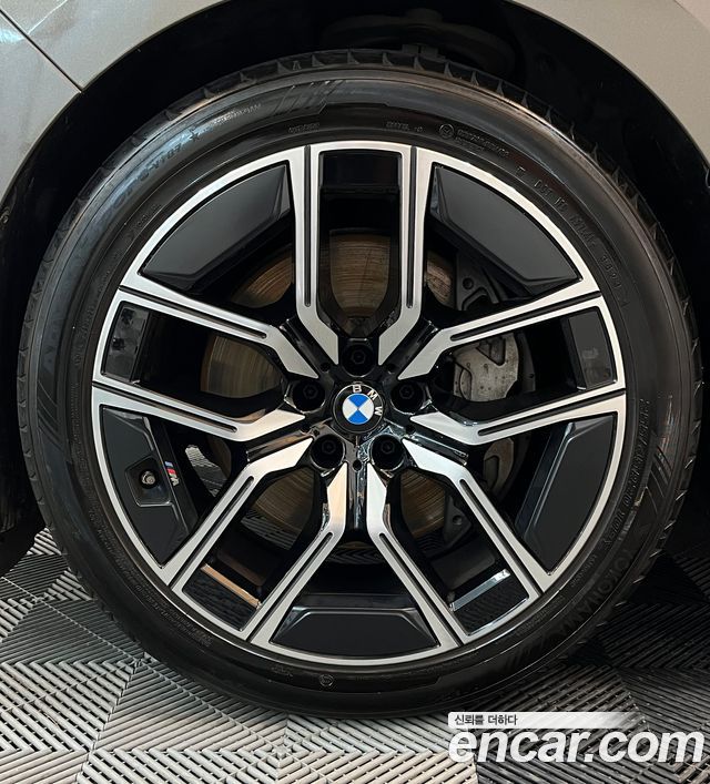 BMW i7 eDrive 50 M Sport Limited — пробег 45 500 км — фото 5 из 5
