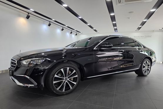 Mercedes-Benz E-Class E300e 4MATIC Exclusive — пробег 69 070 км — фото 1 из 5