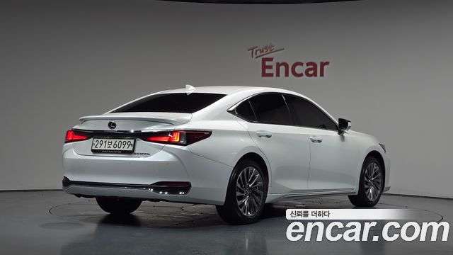 Lexus ES Executive — пробег 36 735 км — фото 2 из 5