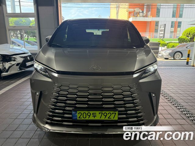 Lexus LM 500h Royal — пробег 7 827 км — фото 3 из 5