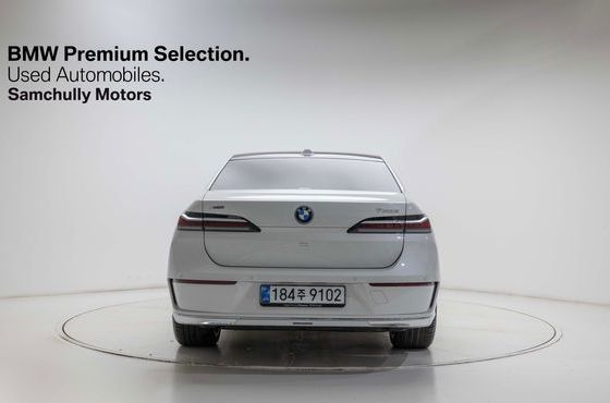 BMW 7-Series 750e xDrive Design Pure Excellence — пробег 9 200 км — фото 4 из 5