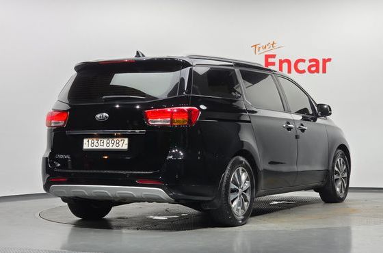Kia Carnival 9-seater Luxury — пробег 179 208 км — фото 2 из 5