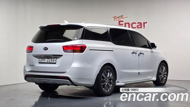 Kia Carnival из Кореи Encar