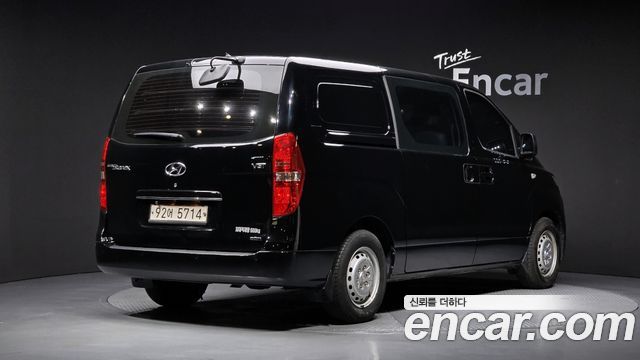 Hyundai Starex Van 5-Seater Style — пробег 46 740 км — фото 2 из 5
