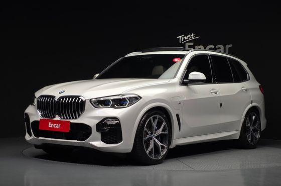 BMW X5 xDrive 45e M Sport — пробег 30 869 км — фото 1 из 5