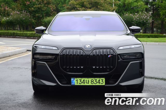 BMW i7 M70 xDrive M Performance — пробег 19 850 км — фото 3 из 5