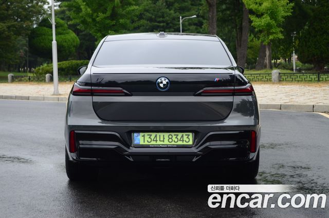 BMW i7 M70 xDrive M Performance — пробег 19 850 км — фото 4 из 5