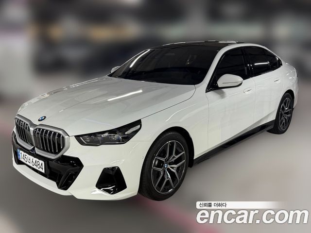 BMW 5-Series 520i M Sport — пробег 2 380 км — фото 1 из 5