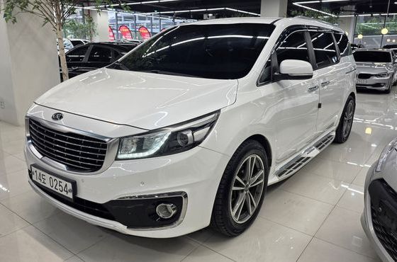 Kia Carnival 9-seater Luxury — пробег 180 830 км — фото 2 из 5