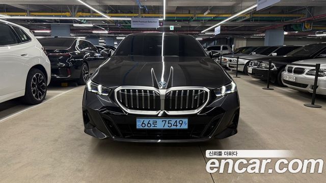 BMW i5 eDrive 40 M Sport — пробег 39 764 км — фото 3 из 5