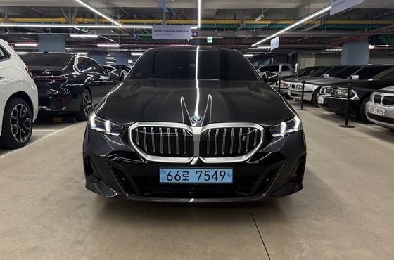 BMW i5 eDrive 40 M Sport — пробег 39 764 км — фото 3 из 5