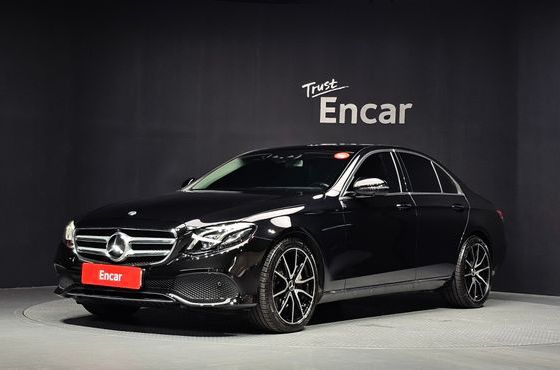 Mercedes-Benz E-Class E300 4MATIC Avnatgarde — пробег 82 742 км — фото 1 из 5