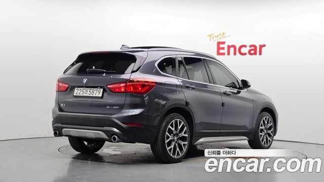 BMW X1 xDrive 20i xLine — пробег 90 118 км — фото 2 из 5
