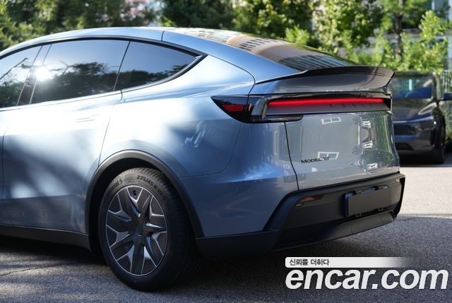 Tesla Model Y L Long Range AWD — пробег 110 км — фото 2 из 5
