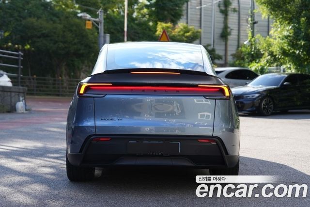 Tesla Model Y L Long Range AWD — пробег 110 км — фото 4 из 5