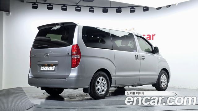 Hyundai Starex 11-Seater Wagon CVX Luxury — пробег 262 655 км — фото 2 из 5