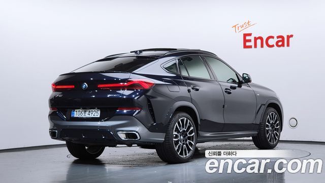 BMW X6 xDrive40i M Sport — пробег 10 567 км — фото 2 из 5
