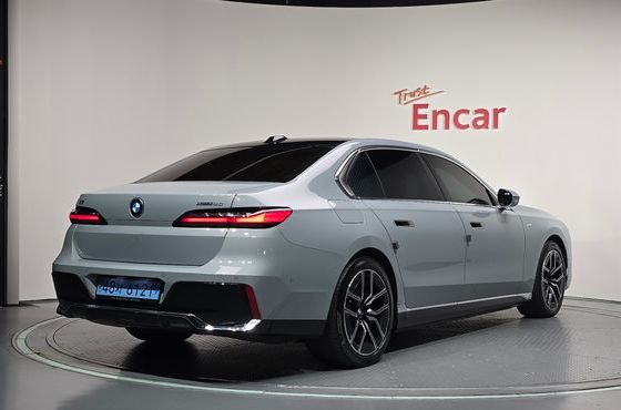 BMW i7 xDrive 60 M sport — пробег 21 857 км — фото 2 из 5