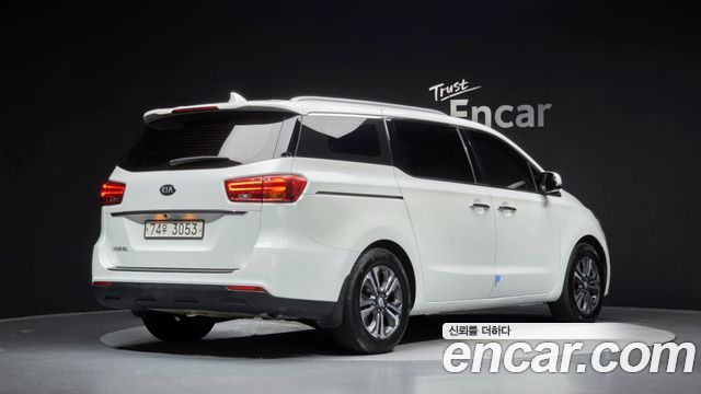 Kia Carnival 11-Seater Prestige — пробег 170 002 км — фото 2 из 5