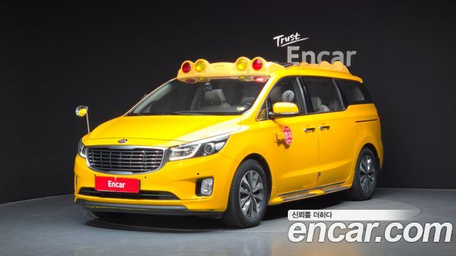 Kia Carnival 11-Seater School Bus — пробег 183 326 км — фото 1 из 5