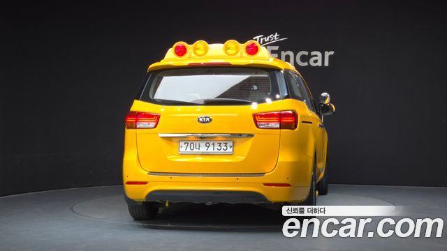 Kia Carnival 11-Seater School Bus — пробег 183 326 км — фото 4 из 5