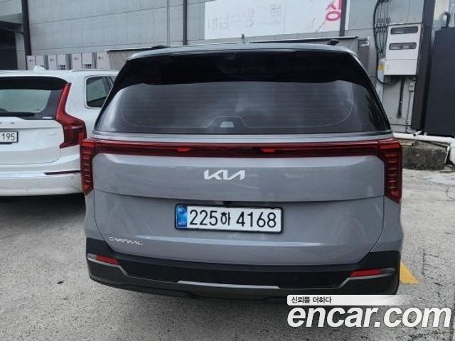 Kia Carnival Gasoline 7-Seater Gravity — пробег 10 500 км — фото 3 из 5