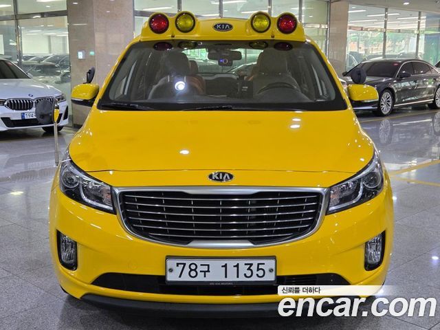 Kia Carnival 11-Seater School Bus — пробег 75 549 км — фото 2 из 5