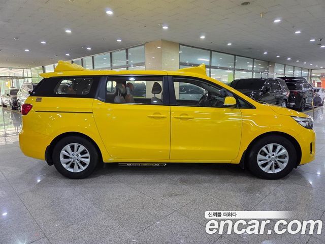 Kia Carnival 11-Seater School Bus — пробег 75 549 км — фото 5 из 5