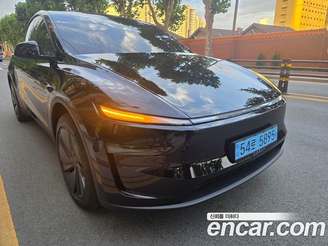 Tesla Model Y Premium RWD — пробег 1 639 км — фото 1 из 5