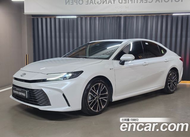 Toyota Camry 2.5 XLE Hybrid — пробег 20 612 км — фото 1 из 5