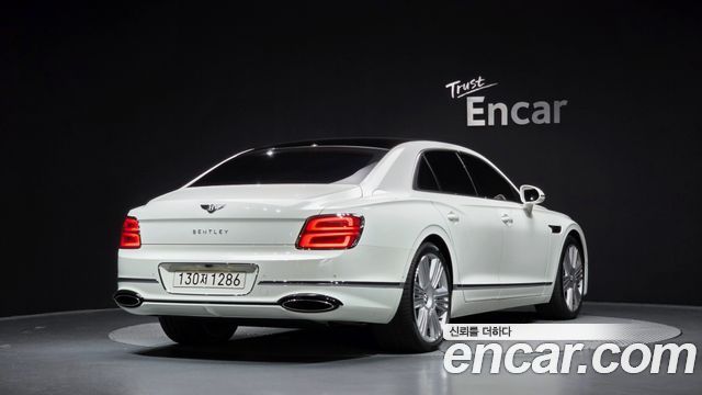 Bentley Flying Spur 4.0 Core — пробег 2 662 км — фото 2 из 5