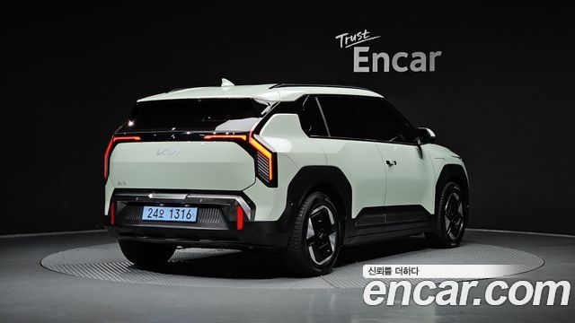Kia EV3 Long Range 2WD Earth — пробег 6 746 км — фото 2 из 5