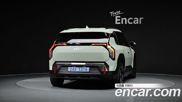 Kia EV3 Long Range 2WD Earth — пробег 6 746 км — фото 4 из 5