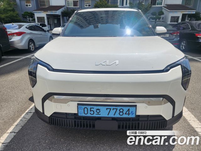 Kia EV3 Long Range 2WD Earth — пробег 8 400 км — фото 1 из 5