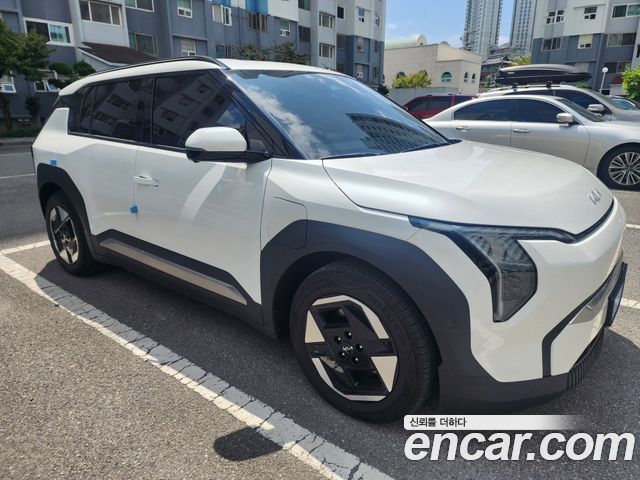 Kia EV3 Long Range 2WD Earth — пробег 8 400 км — фото 2 из 5