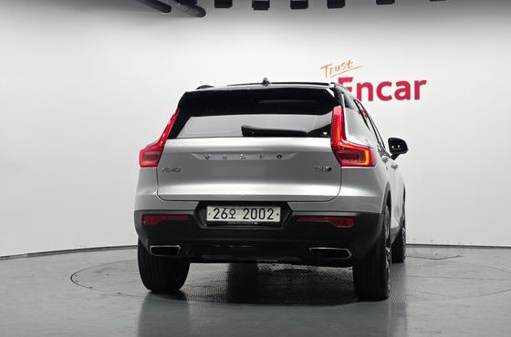 Volvo XC40 T4 R-Design — пробег 107 326 км — фото 4 из 5