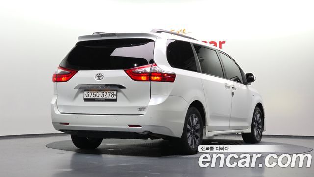 Toyota Sienna 3.5 AWD — пробег 61 764 км — фото 2 из 5