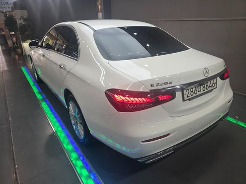 Mercedes-Benz E-Class E220d 4MATIC Exclusive — пробег 52 836 км — фото 2 из 5