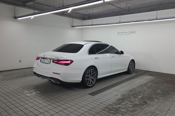 Mercedes-Benz E-Class E220d 4MATIC AMG Line — пробег 35 413 км — фото 2 из 5