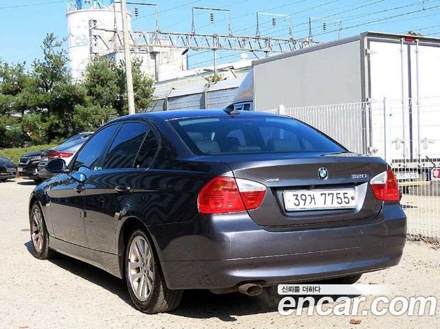 BMW 3-Series 320i Sedan — пробег 184 064 км — фото 3 из 5