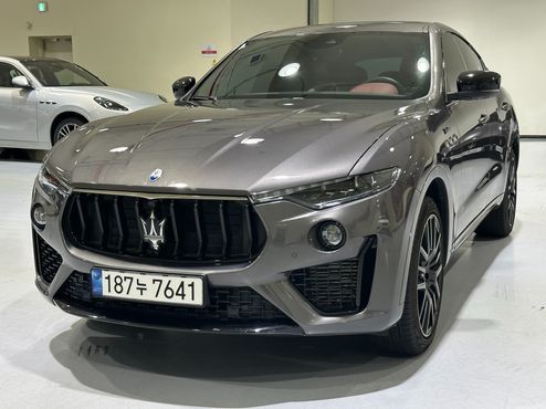 Maserati Levante 3.0 S AWD Modena — пробег 8 400 км — фото 1 из 5